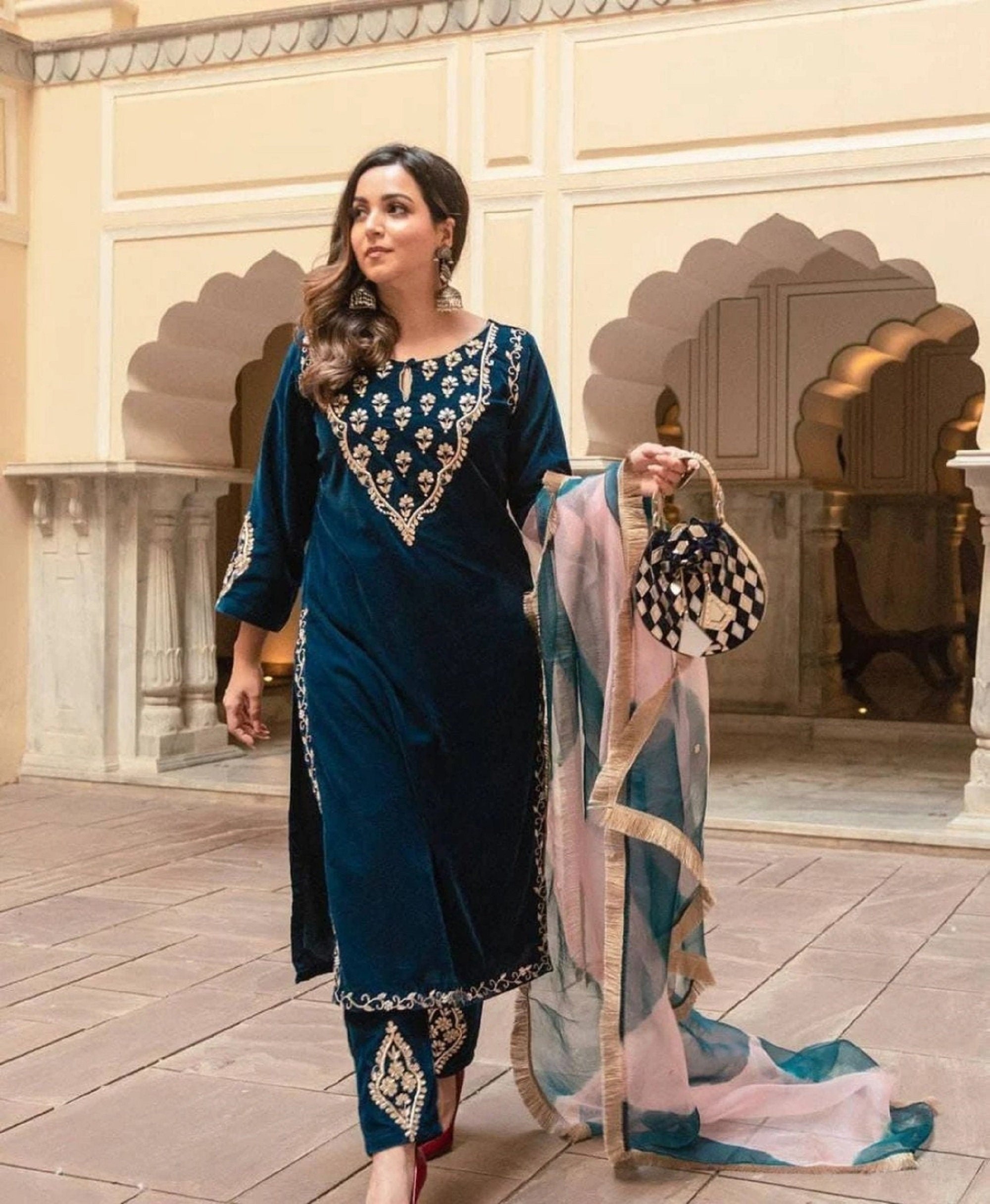 Jugnoo Sleeveless Silk Velvet Kurta Set - Sureena Chowdhri | Velvet kurta,  Velvet clothes, Velvet suit design